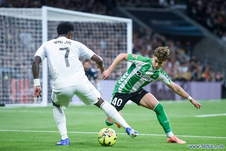 西甲 | 贡萨洛上演“帽子戏法”，皇马5:1横扫贝蒂斯