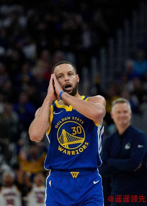 37岁库里疯砍48分！单核带队逆转独行侠！格林还要交易吗？